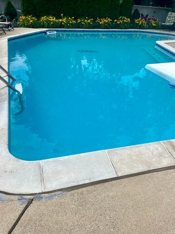 30505 Freda Drive, Warren, MI 48093