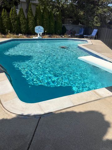 30505 Freda Drive, Warren, MI 48093