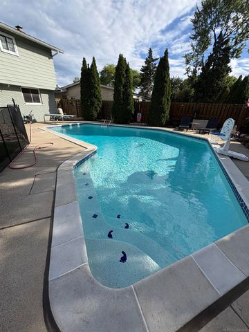 30505 Freda Drive, Warren, MI 48093