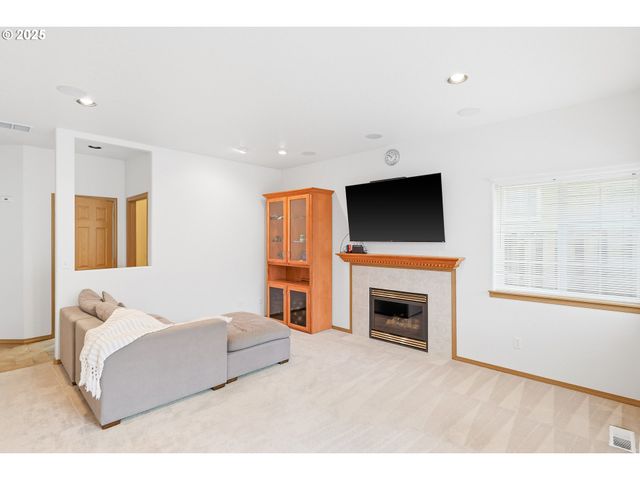 15694 Se UPMAN Way, Damascus, OR 97089