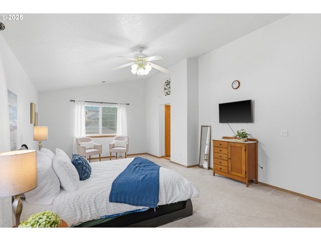 15694 Se UPMAN Way, Damascus, OR 97089