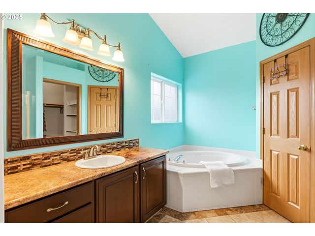 15694 Se UPMAN Way, Damascus, OR 97089