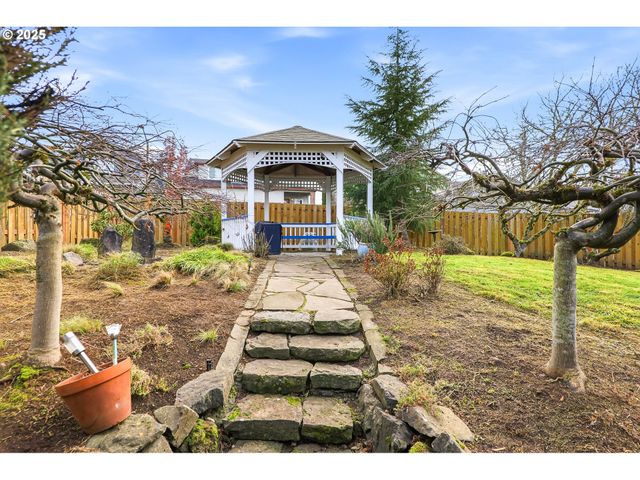 15694 Se UPMAN Way, Damascus, OR 97089