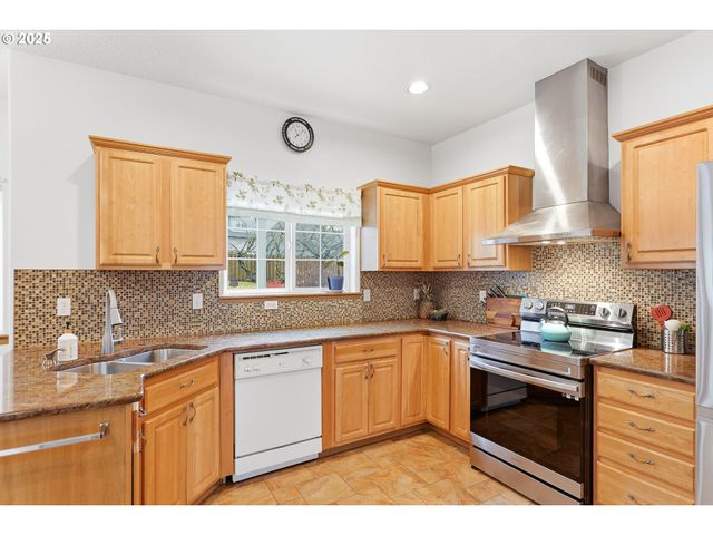 15694 Se UPMAN Way, Damascus, OR 97089