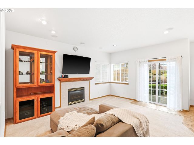 15694 Se UPMAN Way, Damascus, OR 97089