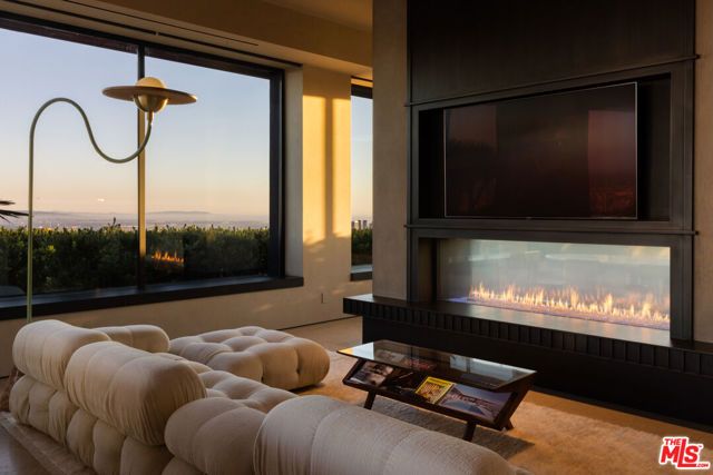 1616 Blue Jay Way, Los Angeles, CA 90069