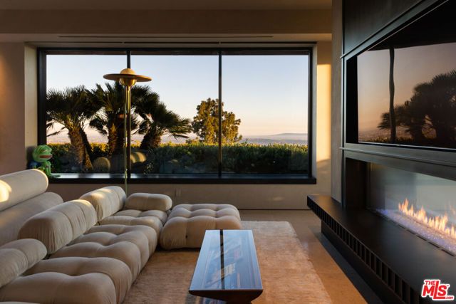 1616 Blue Jay Way, Los Angeles, CA 90069