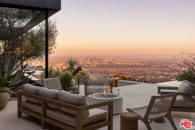 1616 Blue Jay Way, Los Angeles, CA 90069