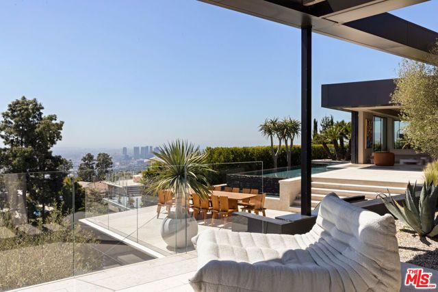 1616 Blue Jay Way, Los Angeles, CA 90069