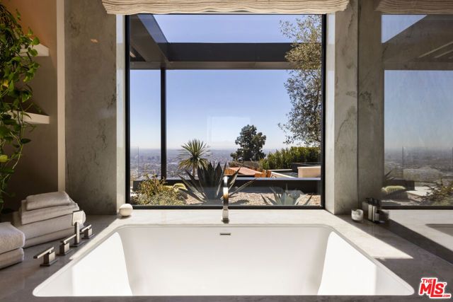 1616 Blue Jay Way, Los Angeles, CA 90069
