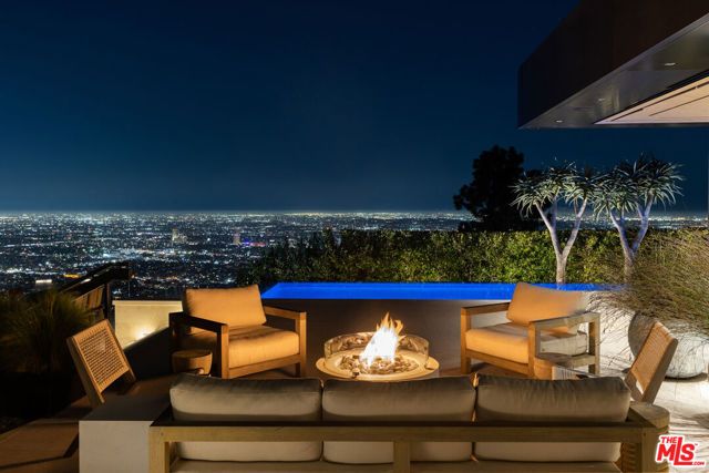 1616 Blue Jay Way, Los Angeles, CA 90069