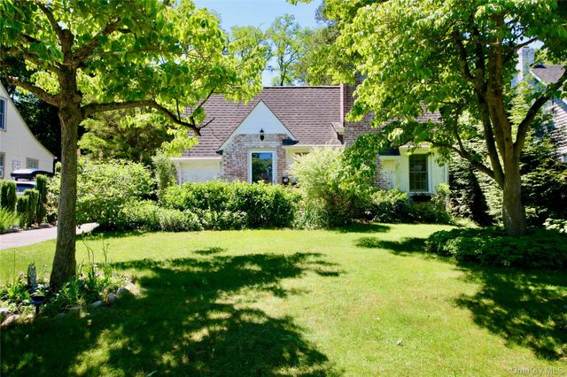 18 Cedar Drive, Huntington, NY 11743