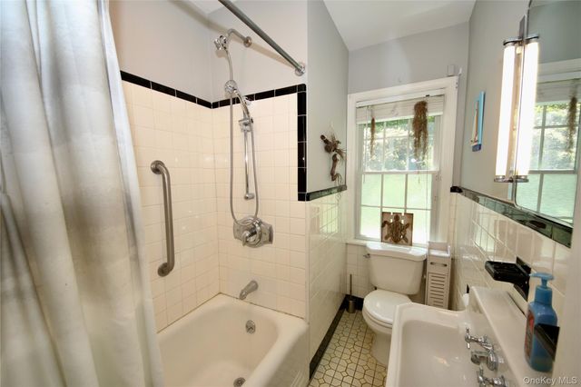 18 Cedar Drive, Huntington, NY 11743