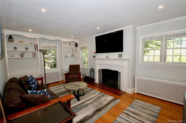 18 Cedar Drive, Huntington, NY 11743