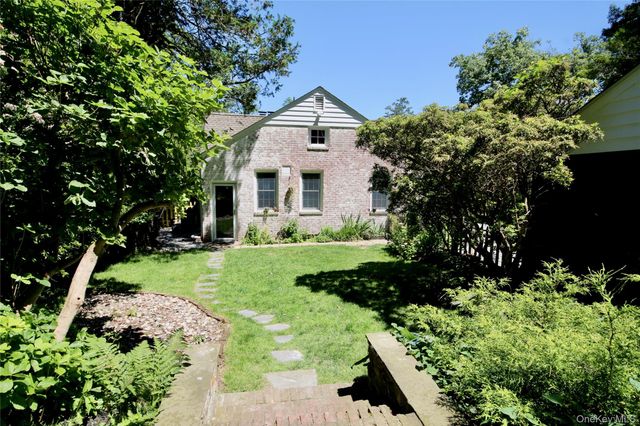 18 Cedar Drive, Huntington, NY 11743