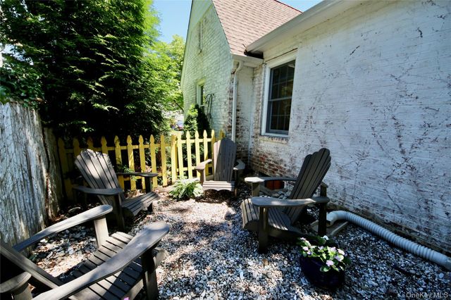 18 Cedar Drive, Huntington, NY 11743