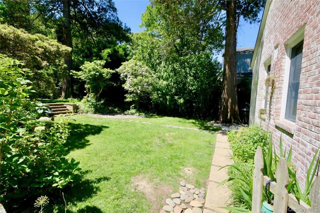 18 Cedar Drive, Huntington, NY 11743