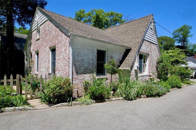 18 Cedar Drive, Huntington, NY 11743