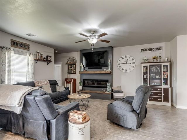 15952 Prairie Rose Drive, Mcloud, OK 74851