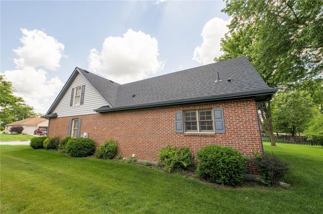 913 Golden Beech Drive, Brookville, OH 45309