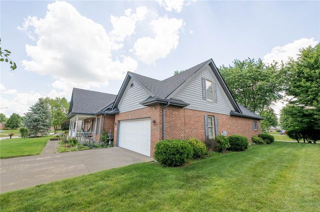 913 Golden Beech Drive, Brookville, OH 45309