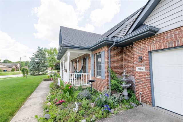 913 Golden Beech Drive, Brookville, OH 45309