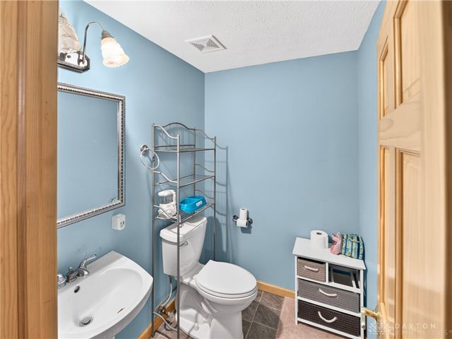 913 Golden Beech Drive, Brookville, OH 45309