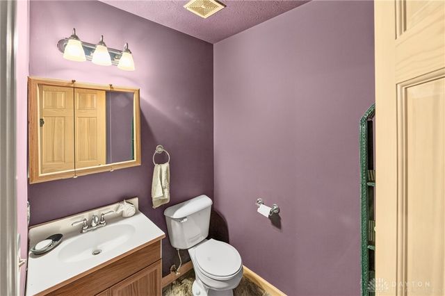 913 Golden Beech Drive, Brookville, OH 45309