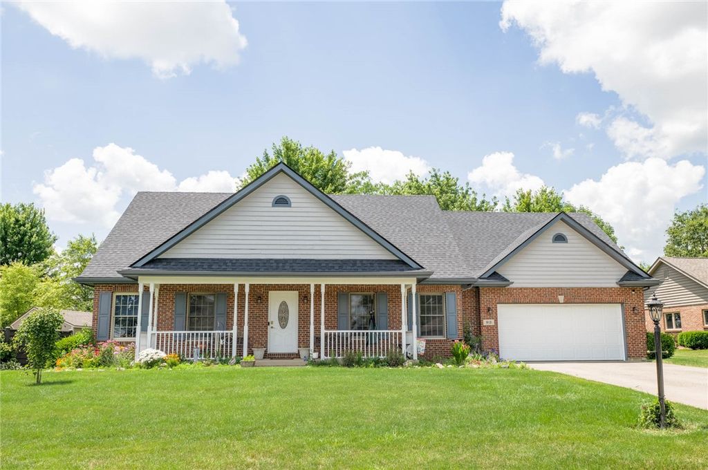 913 Golden Beech Drive, Brookville, OH 45309
