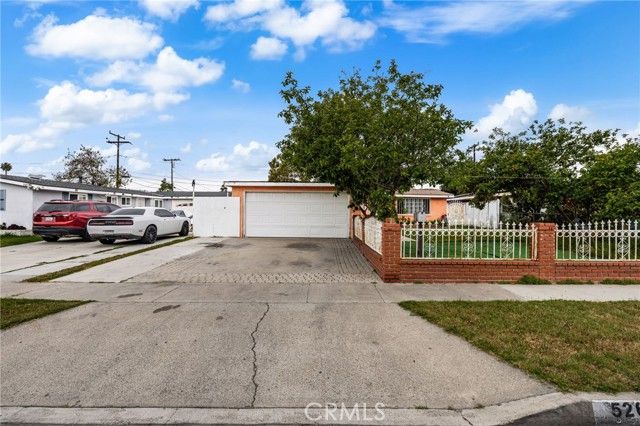 526 Nottingham Avenue, Santa Ana, CA 92703