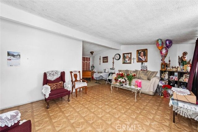 526 Nottingham Avenue, Santa Ana, CA 92703