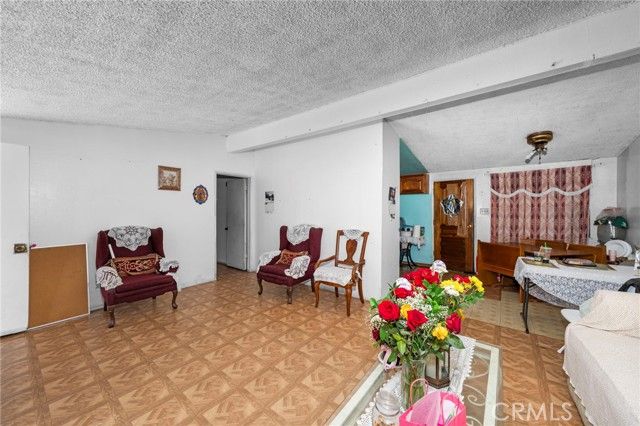 526 Nottingham Avenue, Santa Ana, CA 92703