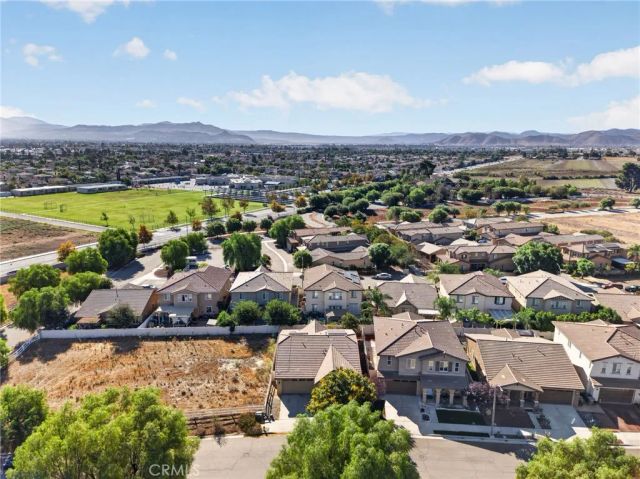 868 White Pepper, Hemet, CA 92545