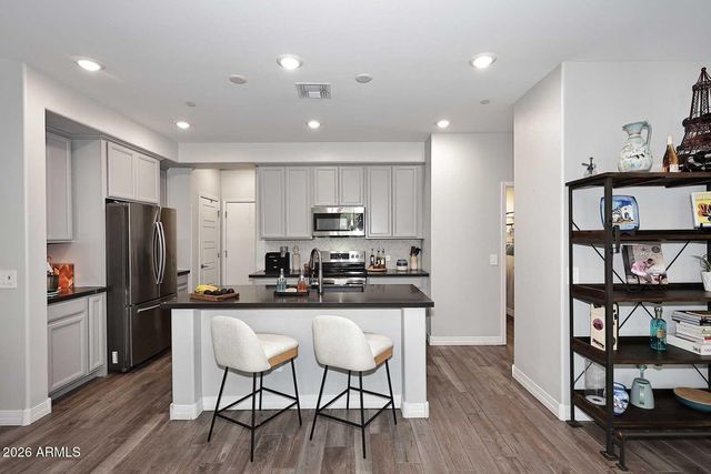 1823 E Chelsea Lane 102, Gilbert, AZ 85295