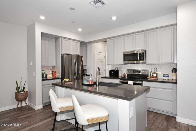 1823 E Chelsea Lane 102, Gilbert, AZ 85295