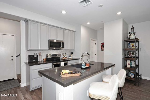 1823 E Chelsea Lane 102, Gilbert, AZ 85295