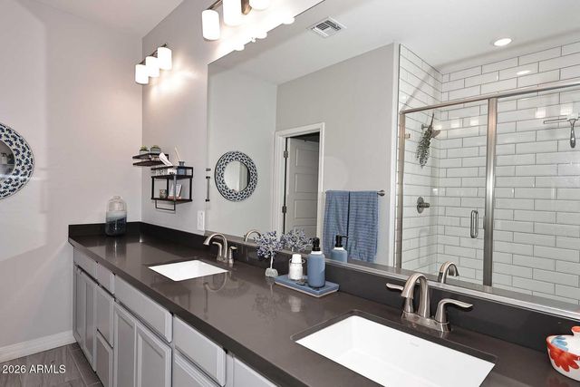 1823 E Chelsea Lane 102, Gilbert, AZ 85295