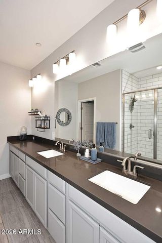 1823 E Chelsea Lane 102, Gilbert, AZ 85295