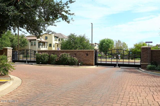 1823 E Chelsea Lane 102, Gilbert, AZ 85295