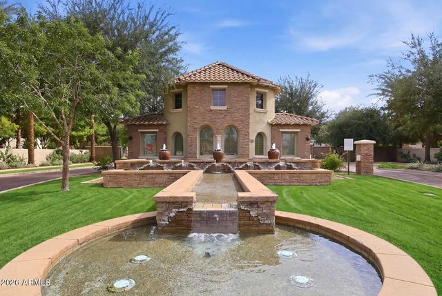 1823 E Chelsea Lane 102, Gilbert, AZ 85295