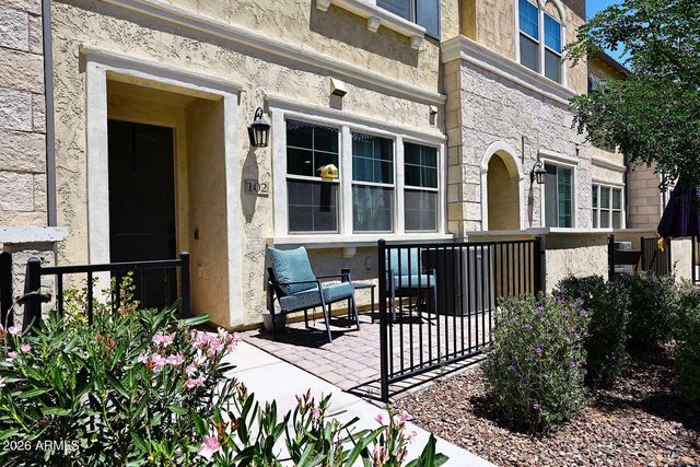 1823 E Chelsea Lane 102, Gilbert, AZ 85295