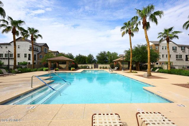 1823 E Chelsea Lane 102, Gilbert, AZ 85295