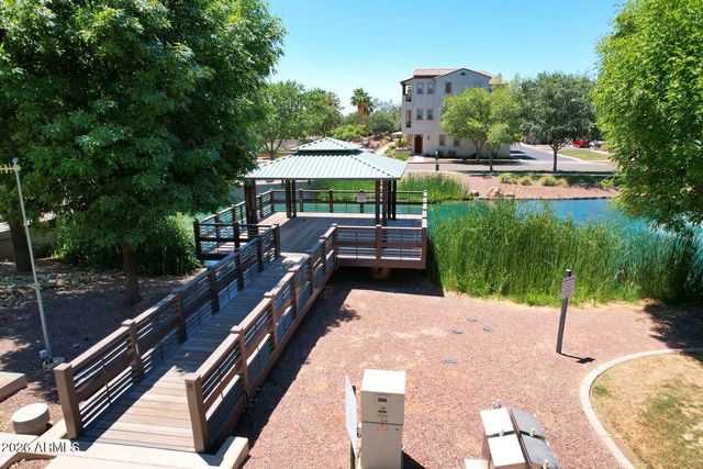 1823 E Chelsea Lane 102, Gilbert, AZ 85295