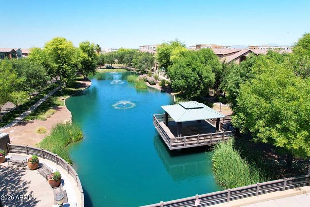 1823 E Chelsea Lane 102, Gilbert, AZ 85295