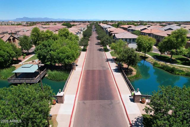 1823 E Chelsea Lane 102, Gilbert, AZ 85295