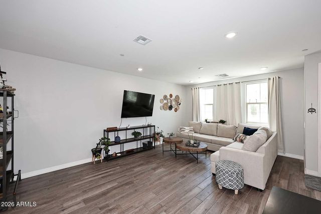 1823 E Chelsea Lane 102, Gilbert, AZ 85295