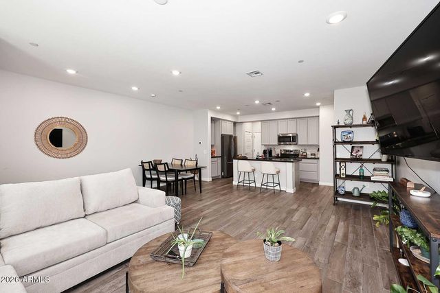 1823 E Chelsea Lane 102, Gilbert, AZ 85295