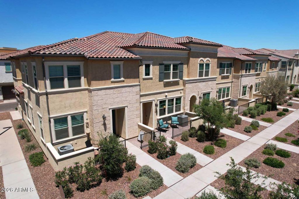 1823 E Chelsea Lane 102, Gilbert, AZ 85295
