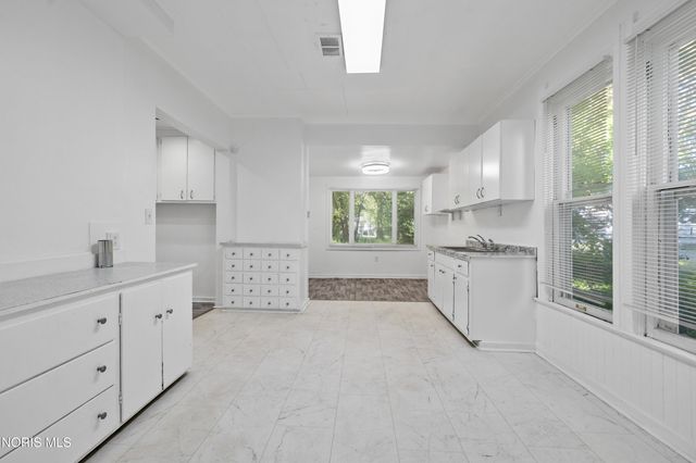 245 E Delaware Avenue, Toledo, OH 43608