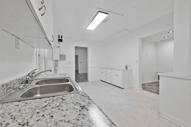 245 E Delaware Avenue, Toledo, OH 43608